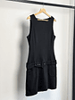 Vestido negro con cinturón  - Miniatura 3