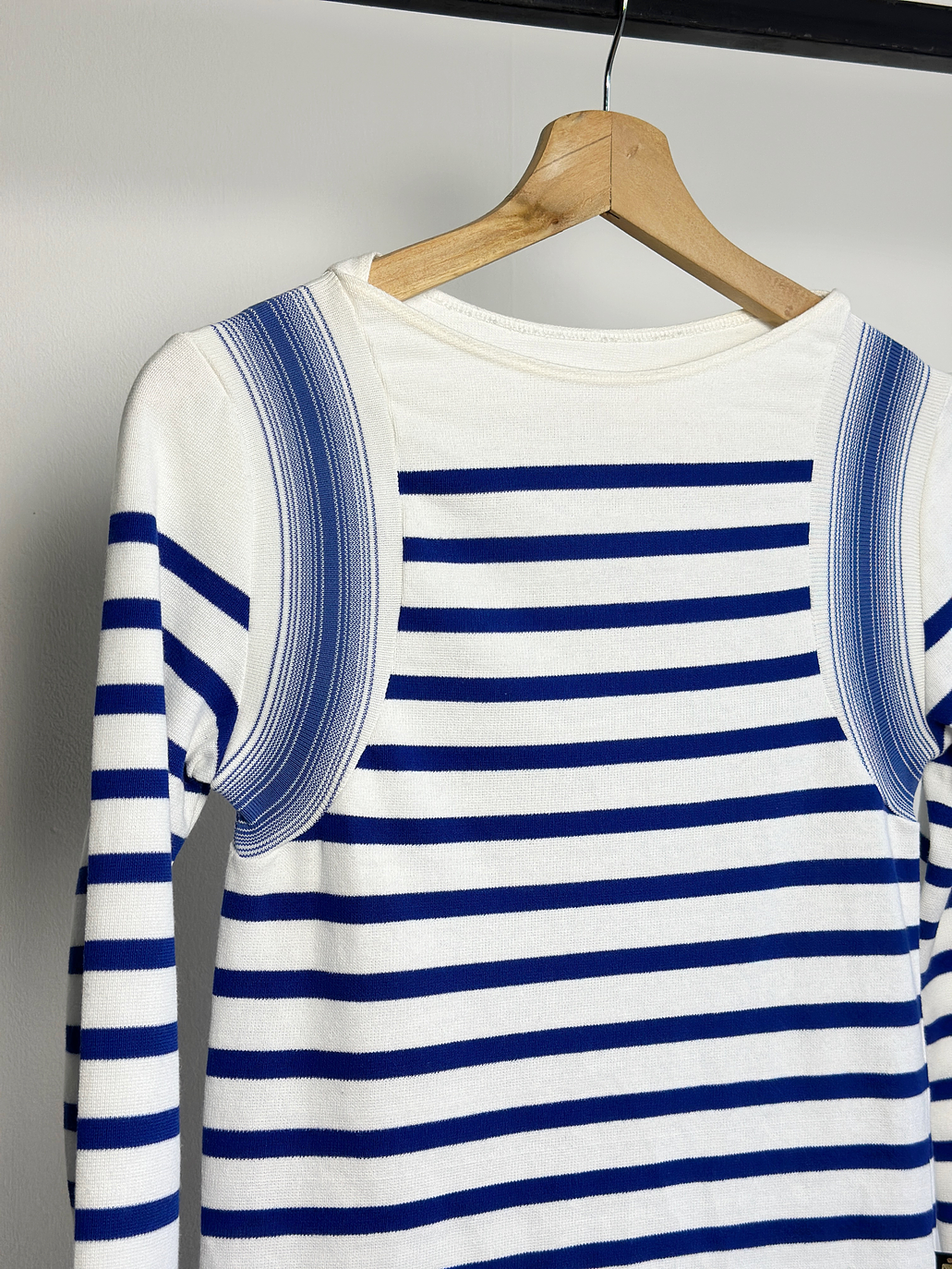 Polera blanca rayada 3