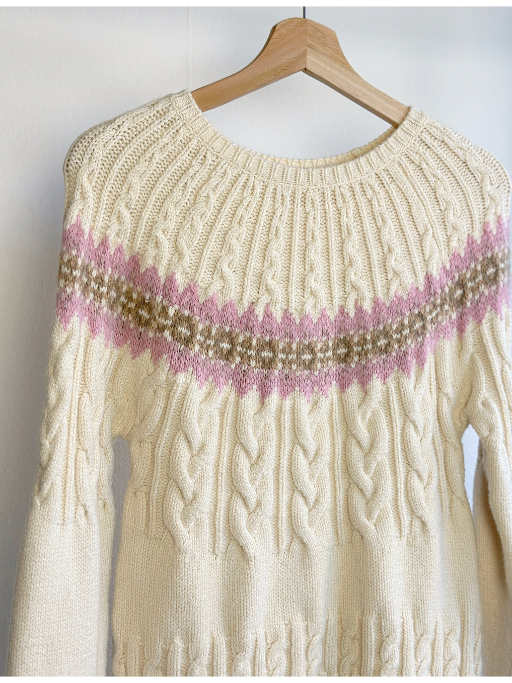 Suéter crema trenzado 2