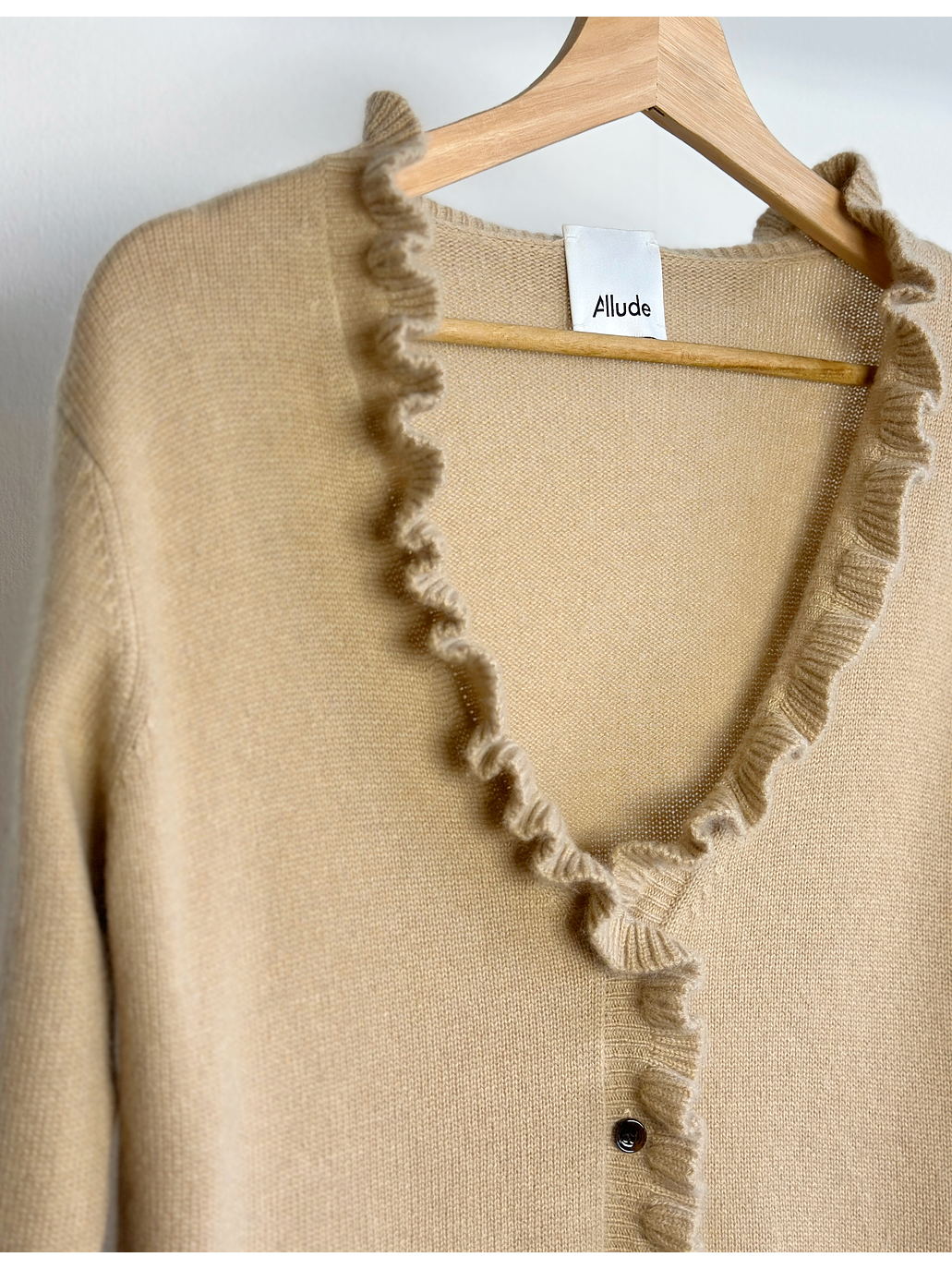 Cardigan beige con vuelos 4