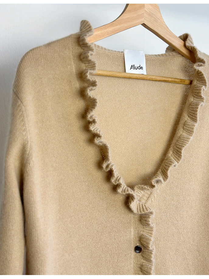 Cardigan beige con vuelos 4