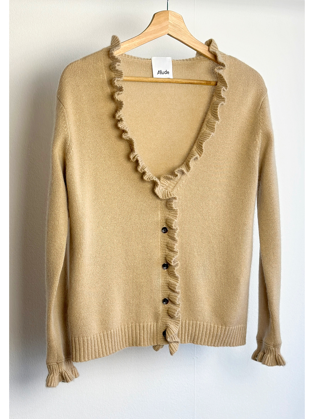 Cardigan beige con vuelos 3