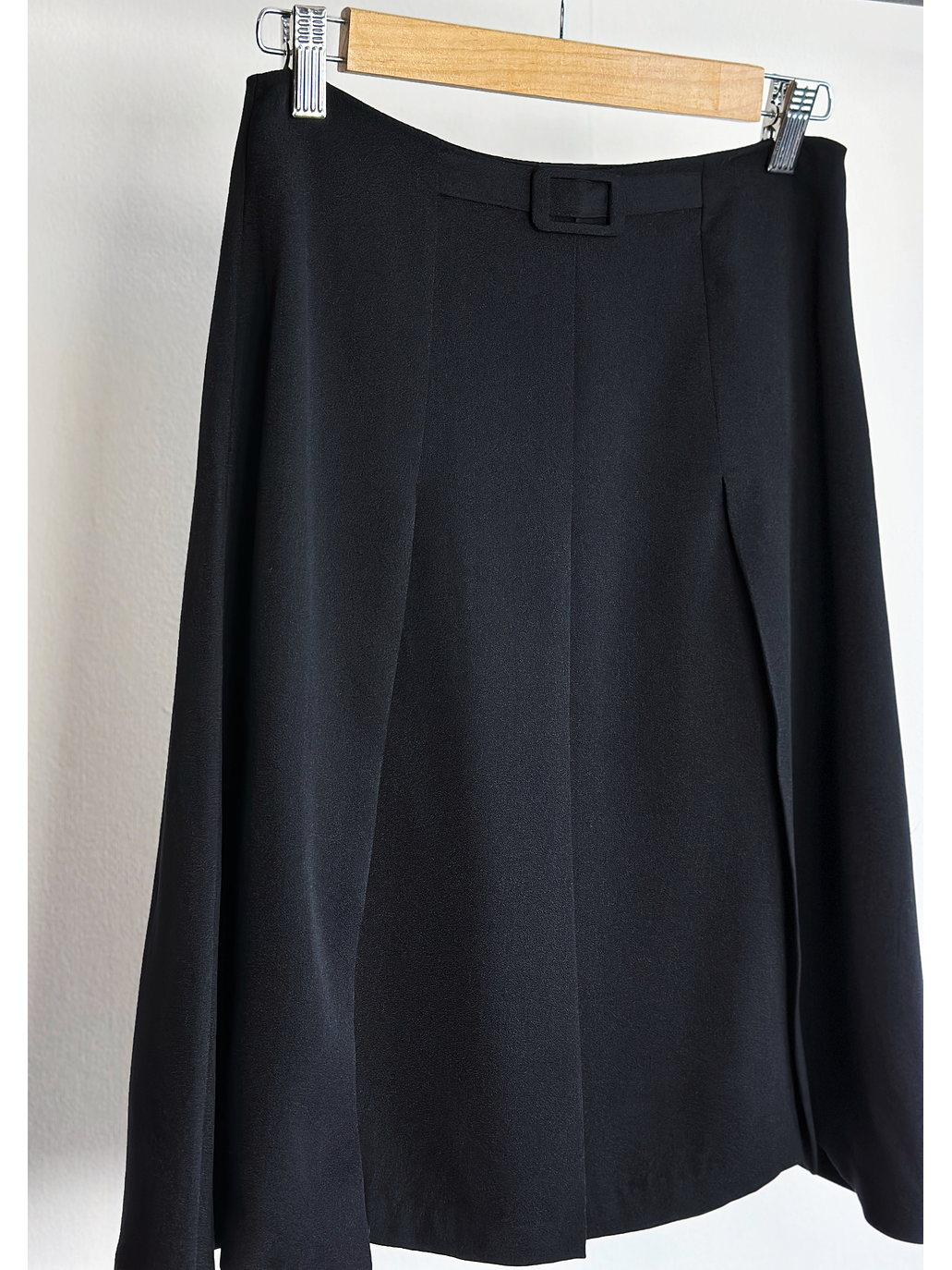 Falda de seda negra tableada 3