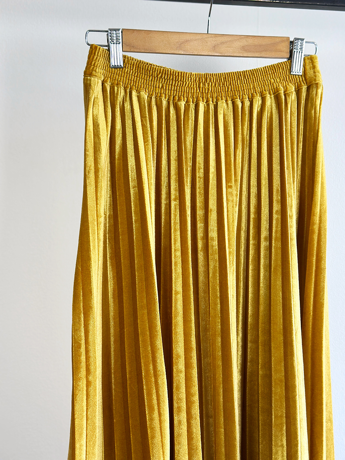 Falda plush mostaza 2