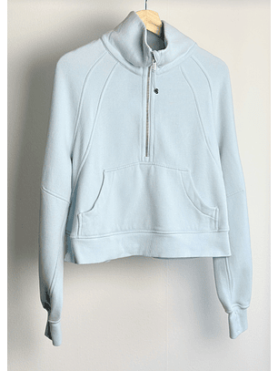 Polerón deportivo celeste