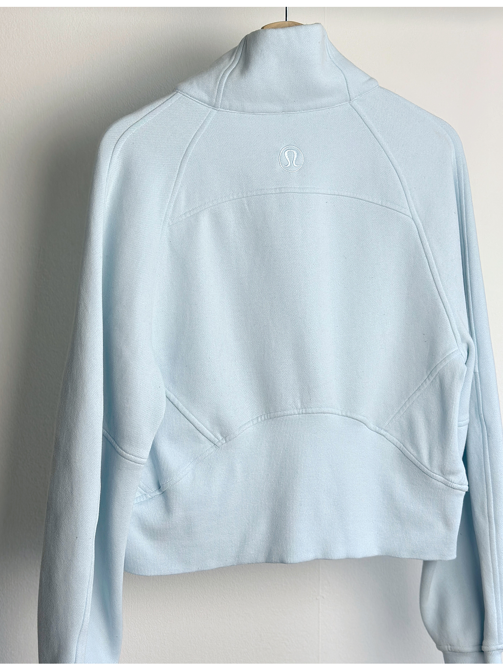 Polerón deportivo celeste 4