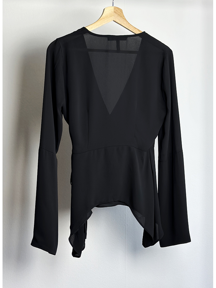 Top negro con vuelos 3