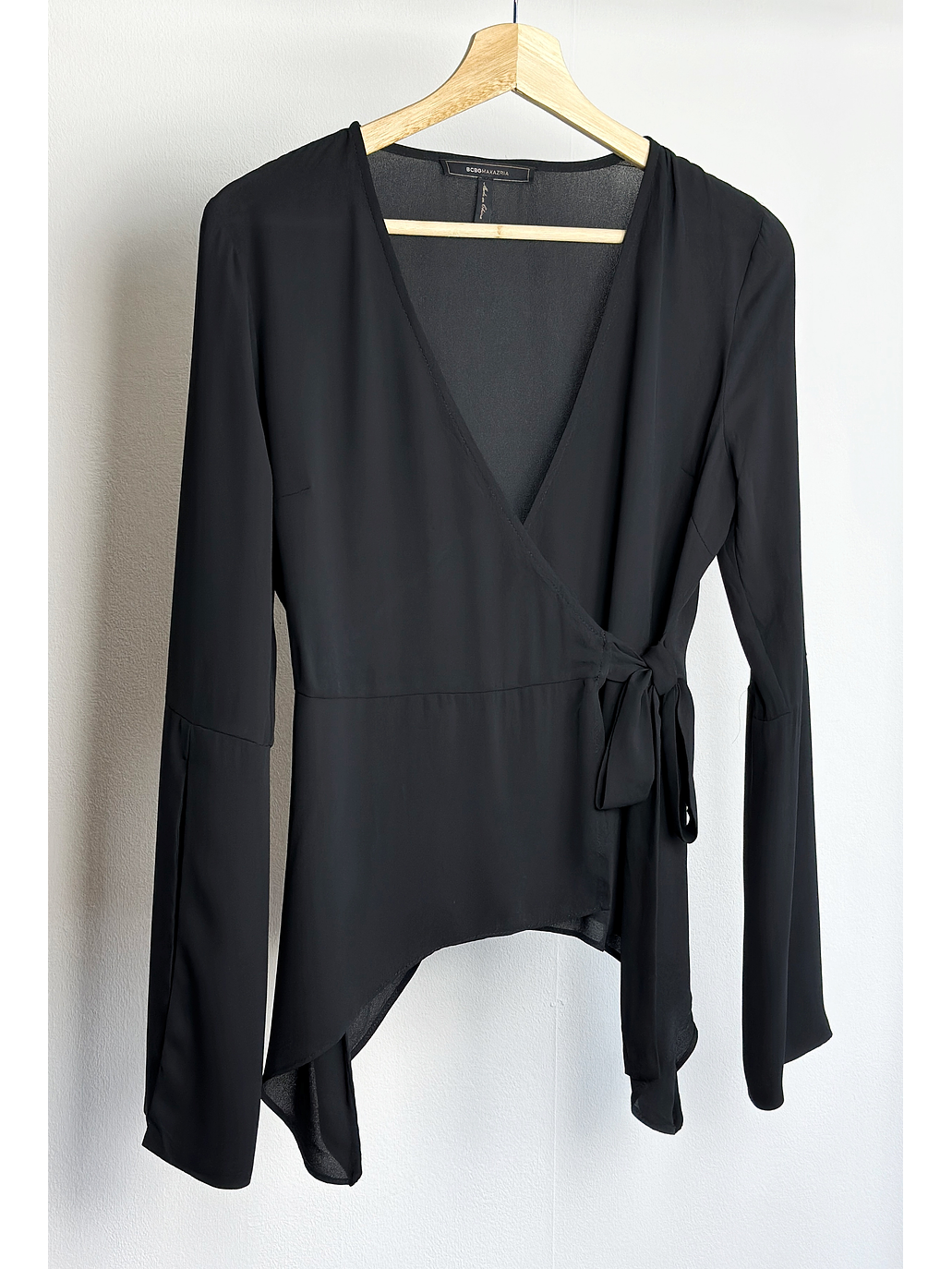 Top negro con vuelos 1