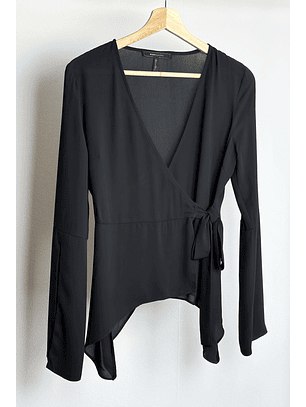 Top negro con vuelos