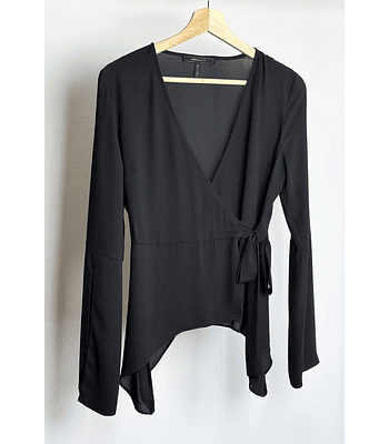 Top negro con vuelos