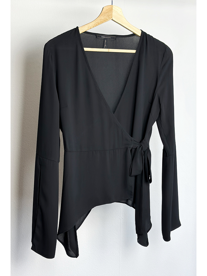 Top negro con vuelos 1