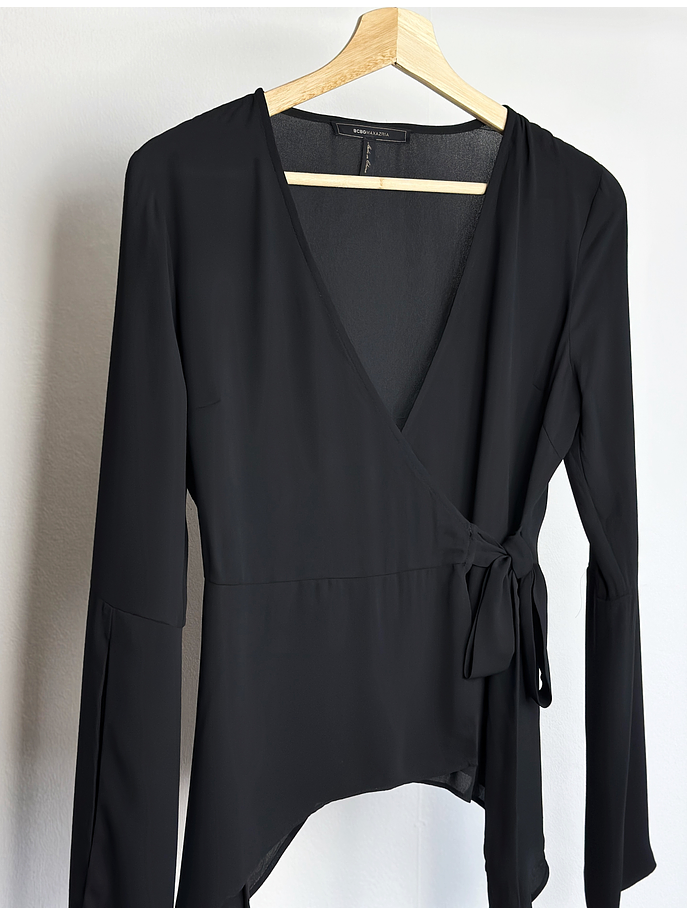 Top negro con vuelos 2