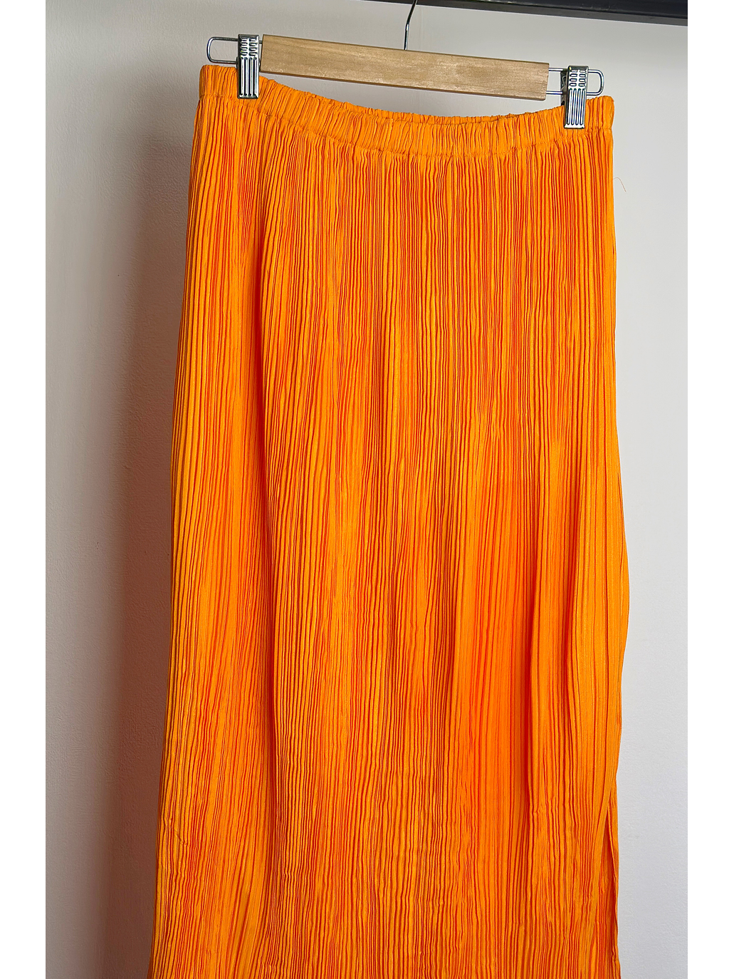 Falda plisada naranja 2