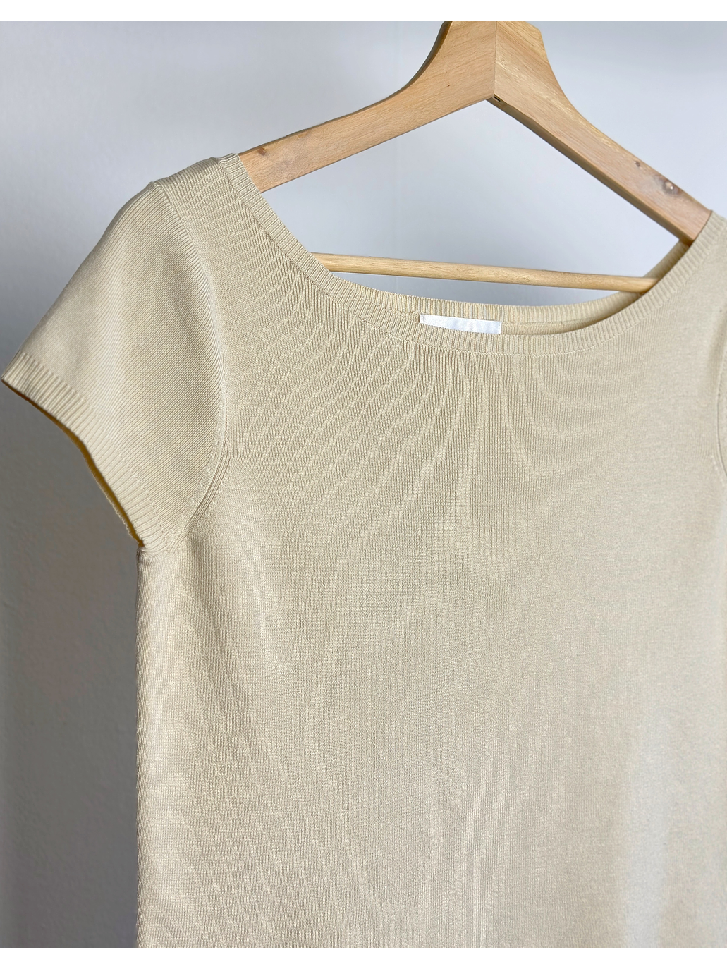 Polera de punto beige  2