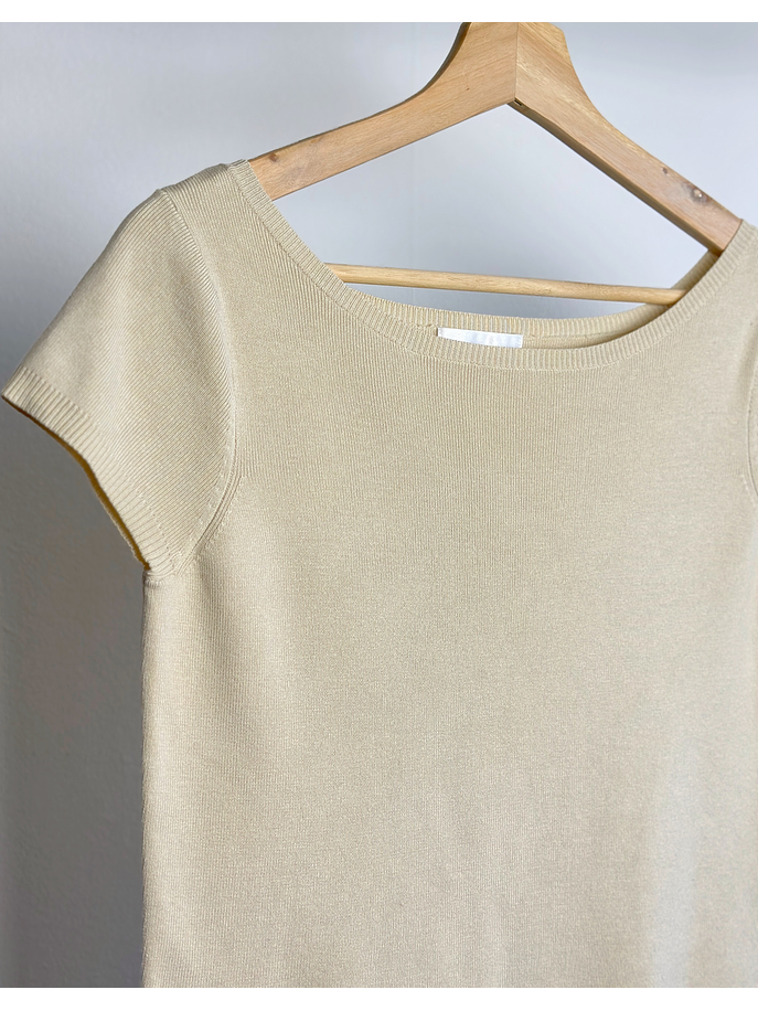 Polera de punto beige  2