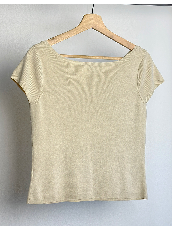 Polera de punto beige  3