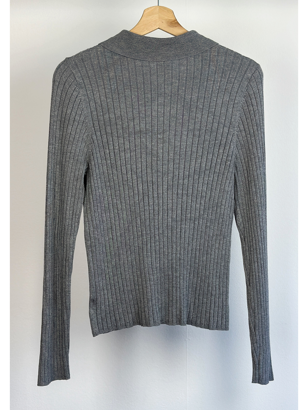 Polera gris acanalada 3