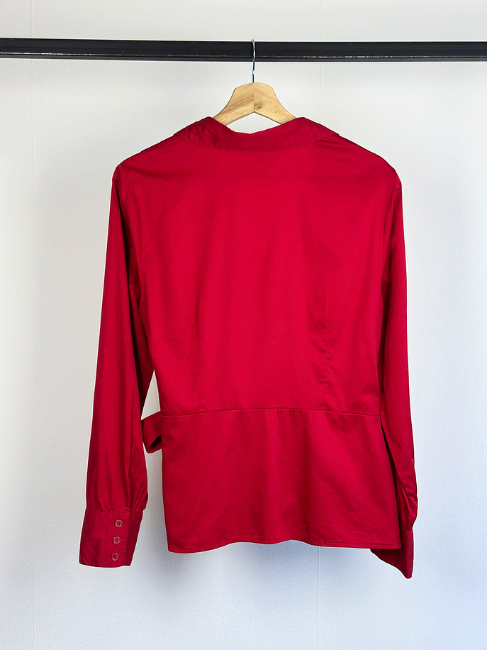 Camisa roja con cinta 3