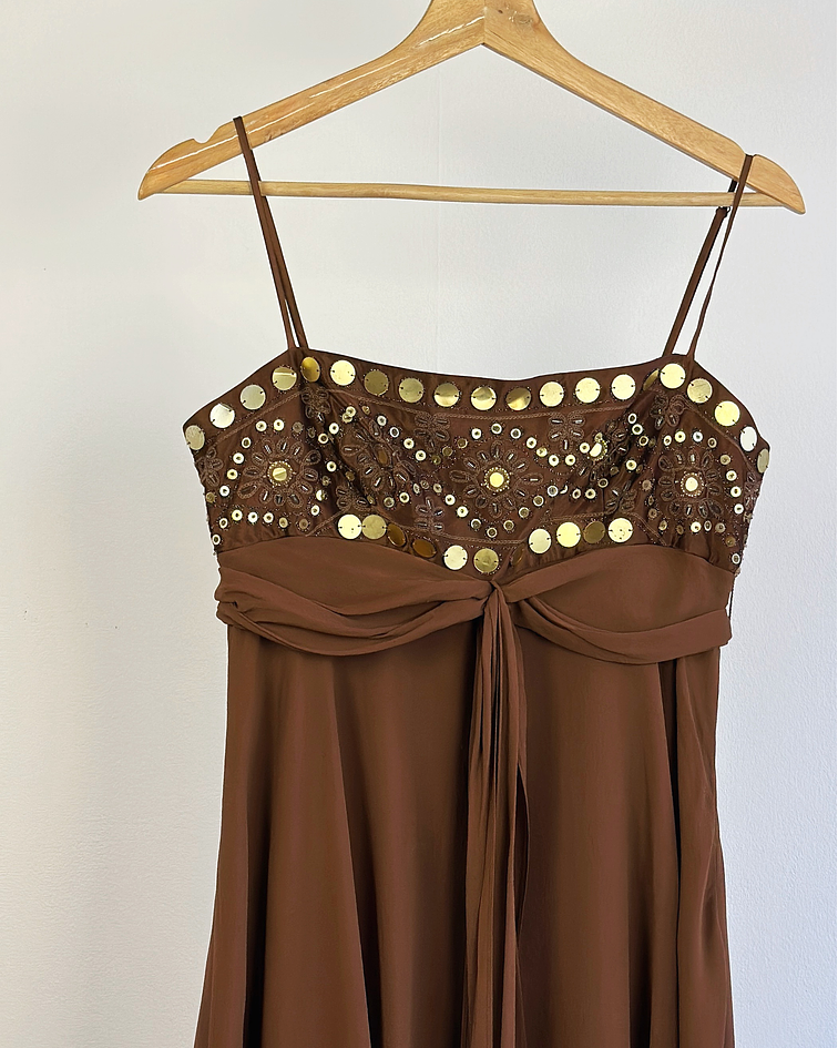 Vestido café de seda 