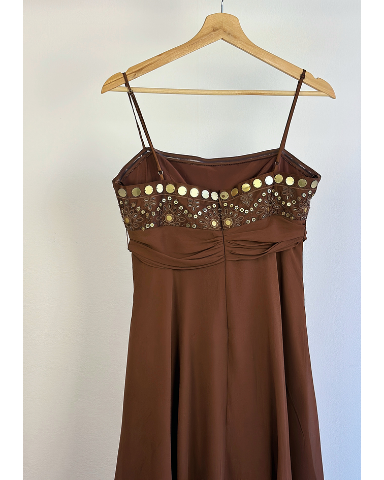 Vestido café de seda 