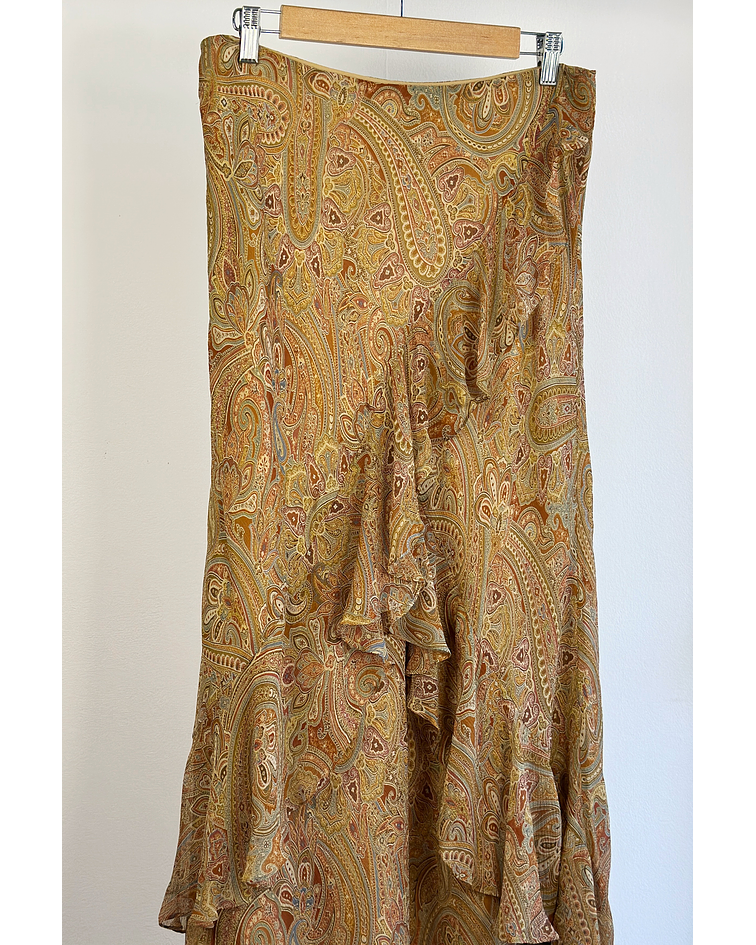 Falda de seda vuelos