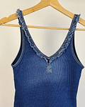 Top azul elasticado