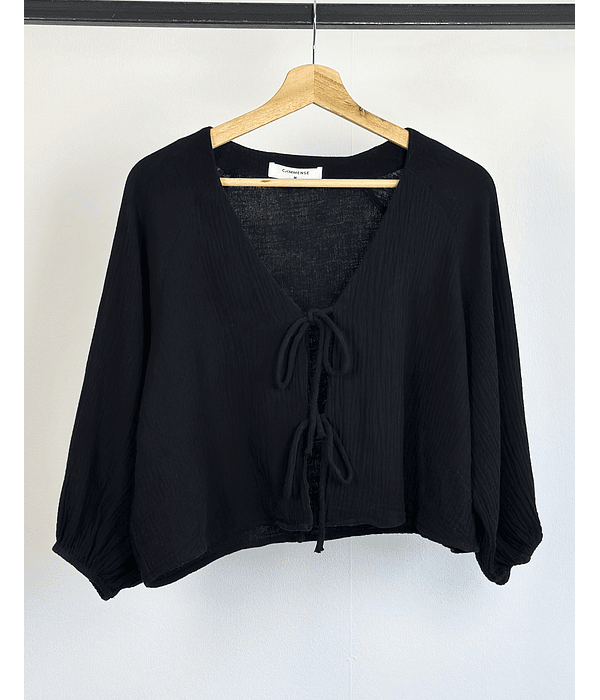 Blusa negra holgada