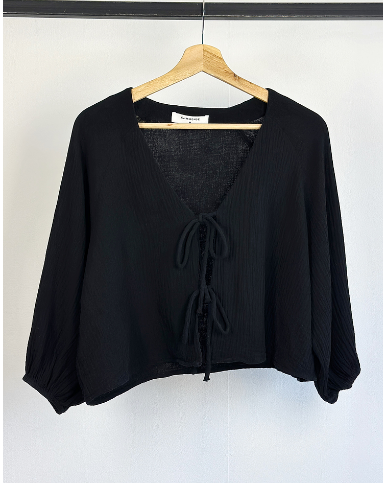Blusa negra holgada