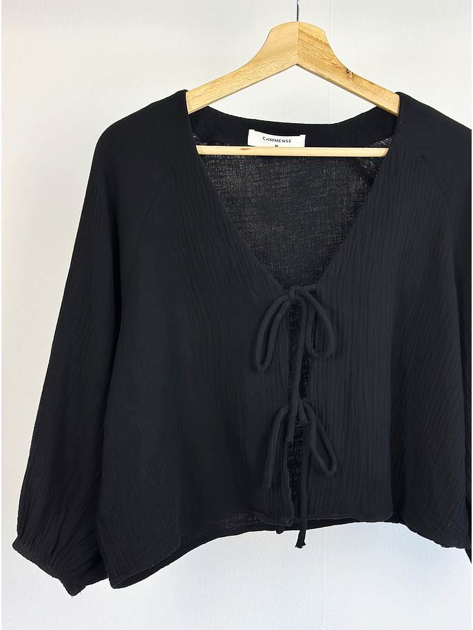Blusa negra holgada 2