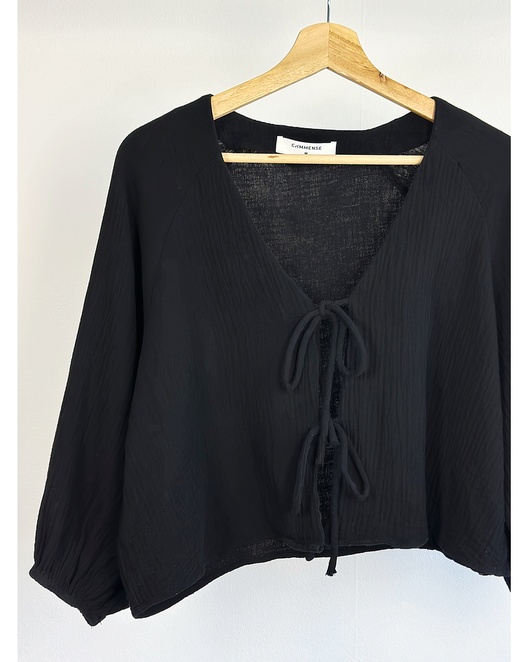 Blusa negra holgada