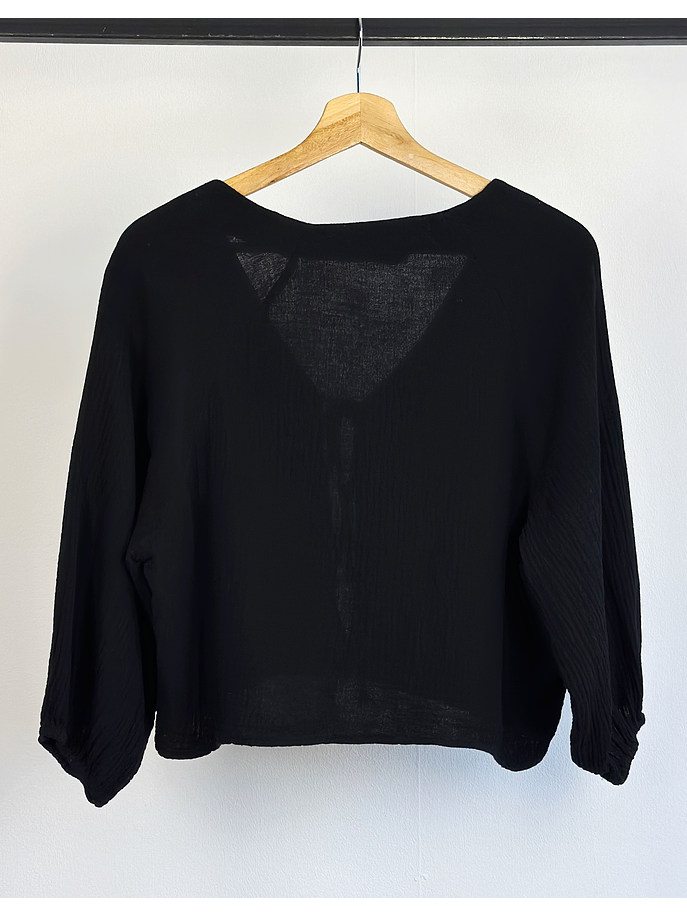 Blusa negra holgada 3