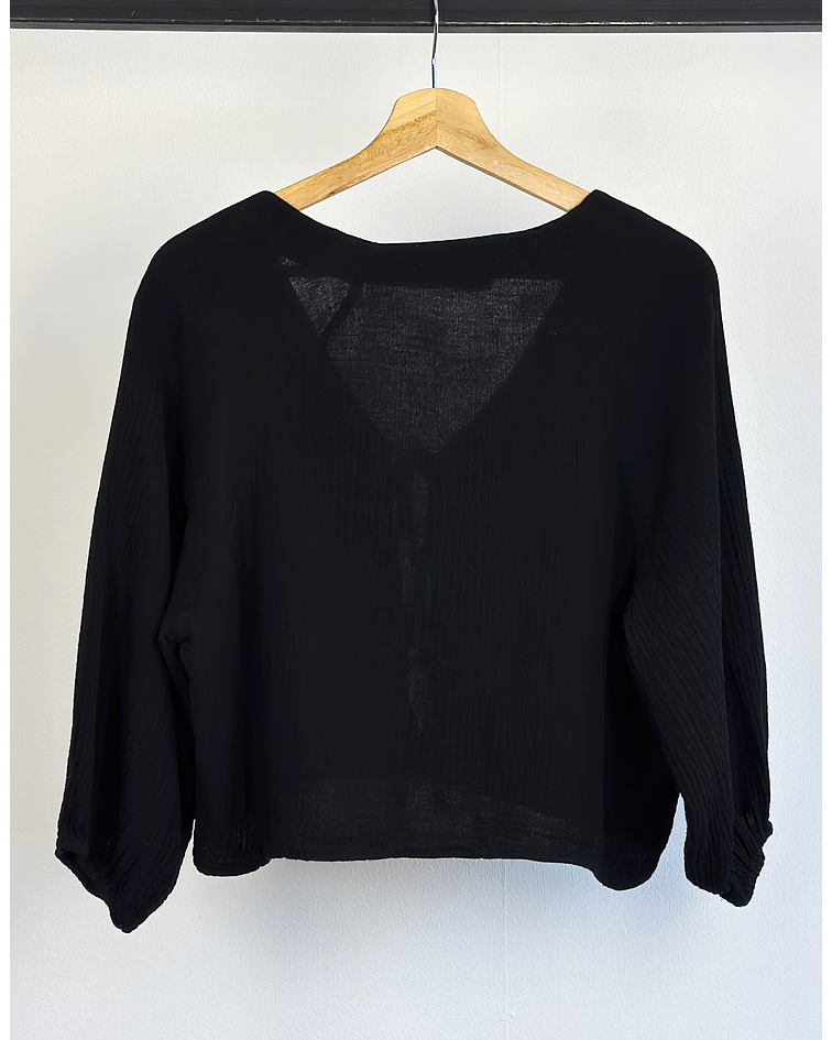 Blusa negra holgada