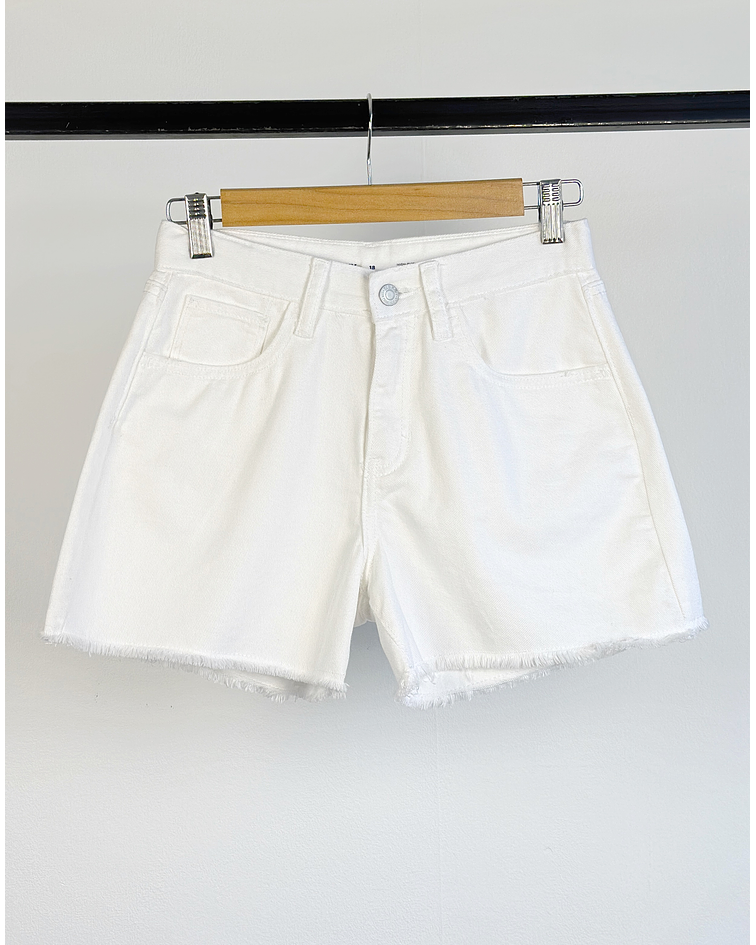 Short de mezclilla blanco