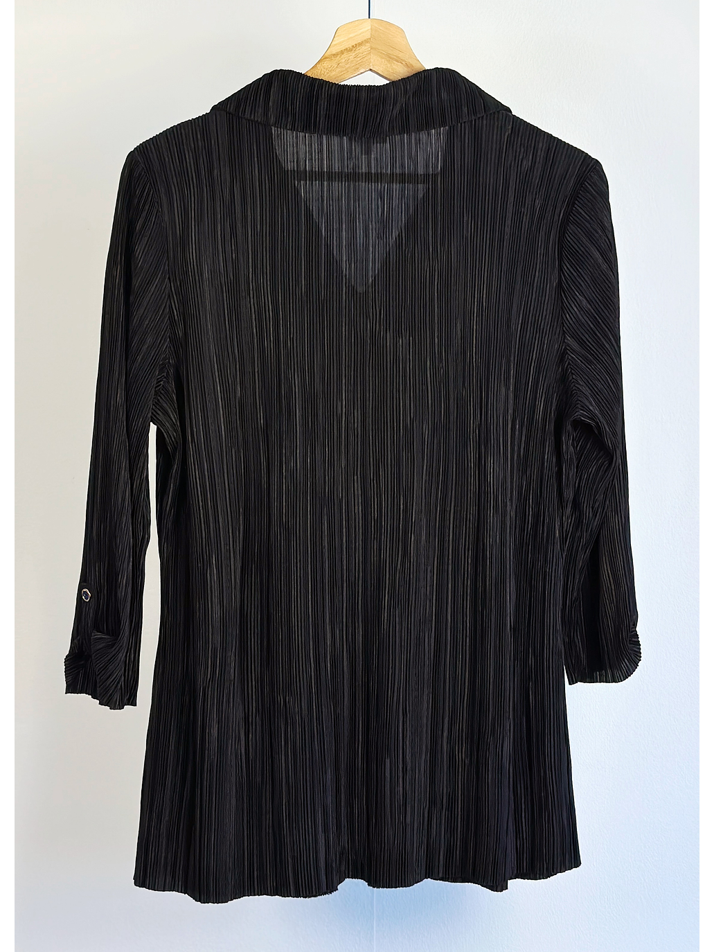 Polera negra plisada 3