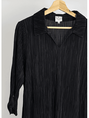Polera negra plisada