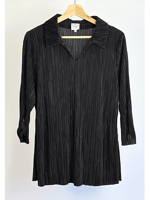 Polera negra plisada