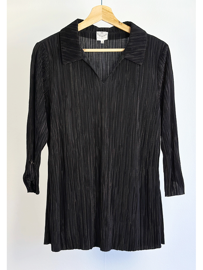 Polera negra plisada 1