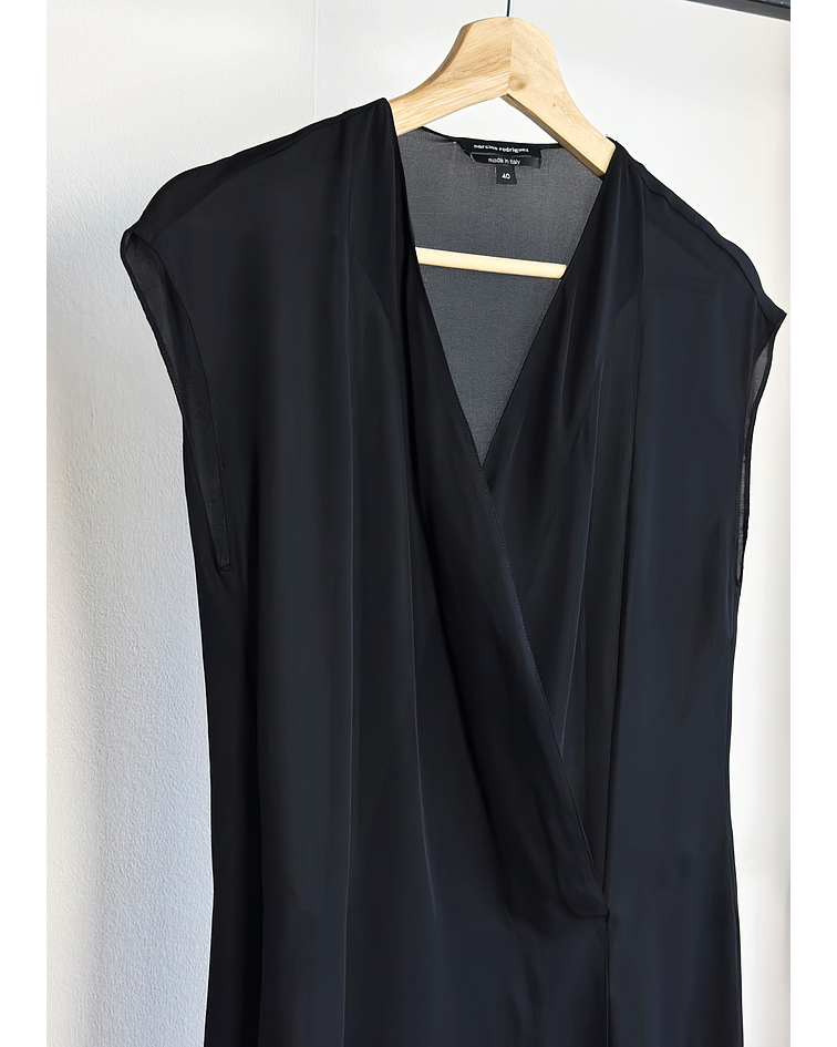 Vestido de seda negro