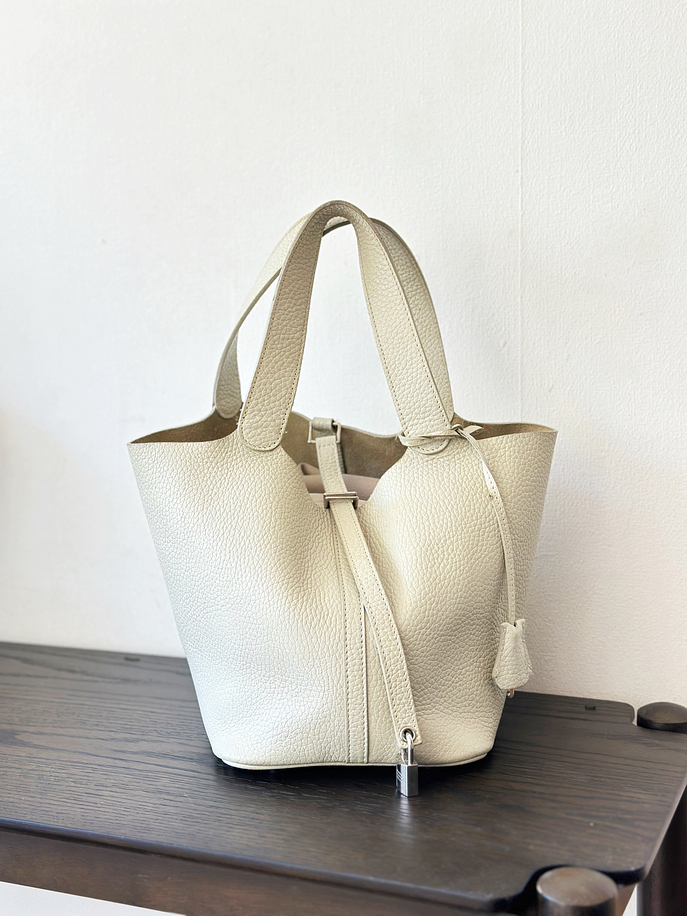 Cartera de cuero crema  1