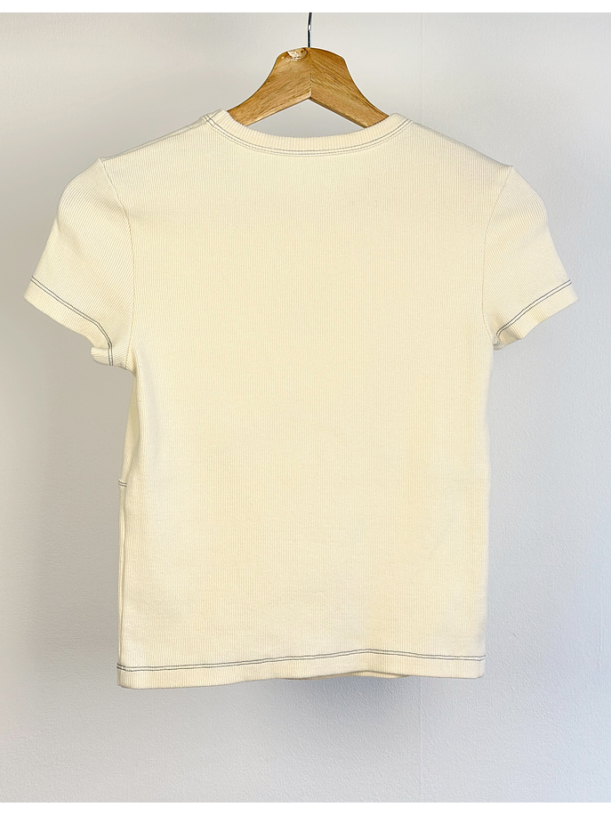 polera color crema bordado 3