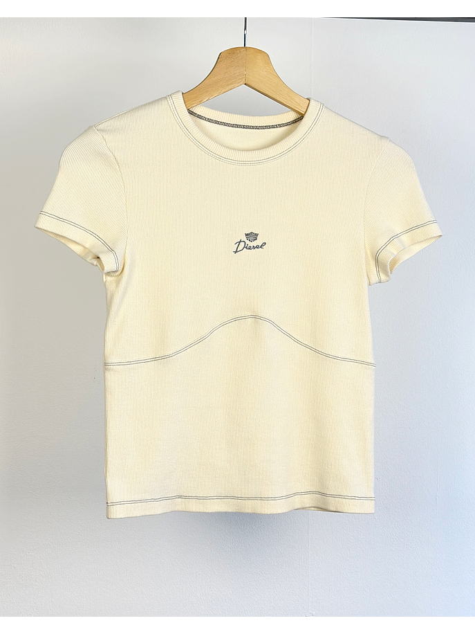 polera color crema bordado 1