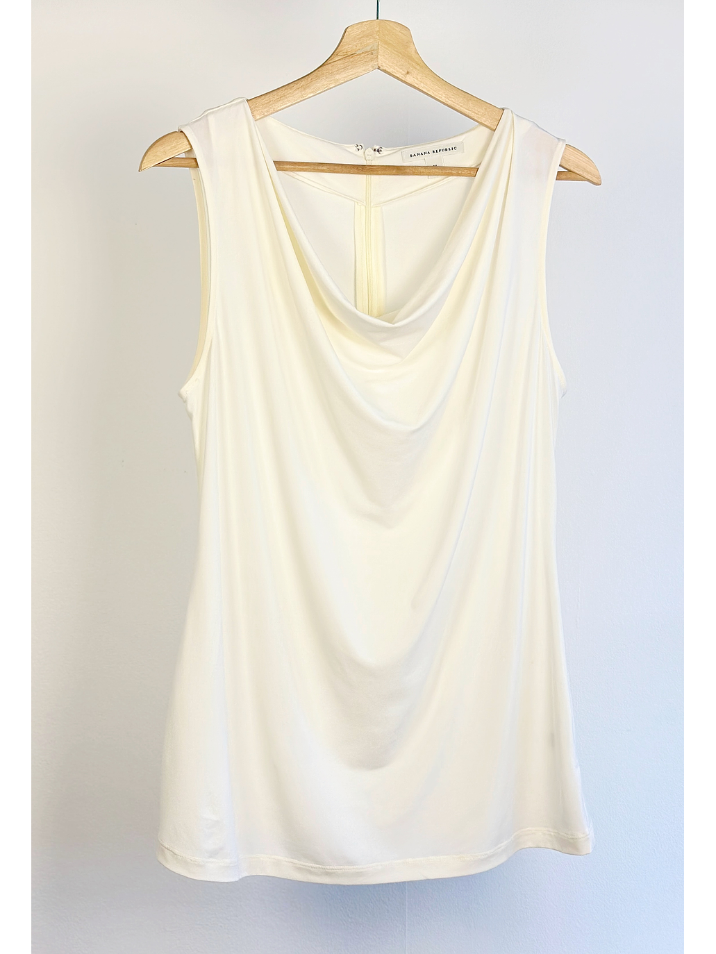 Top crema cuello drapeado 1