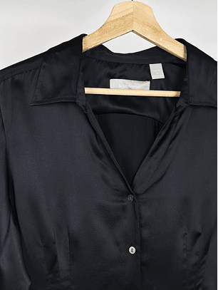 Camisa negra de seda satinada