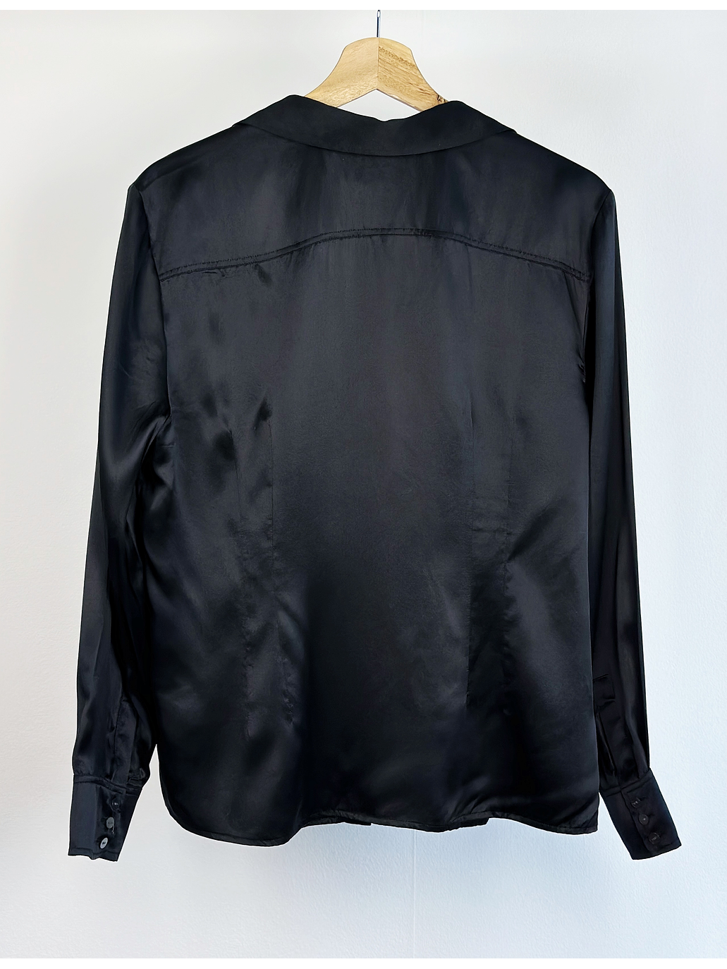 Camisa negra de seda satinada 3