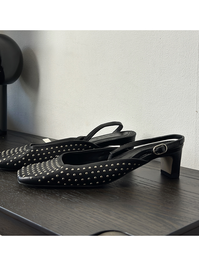 puntas negras con tachas  4