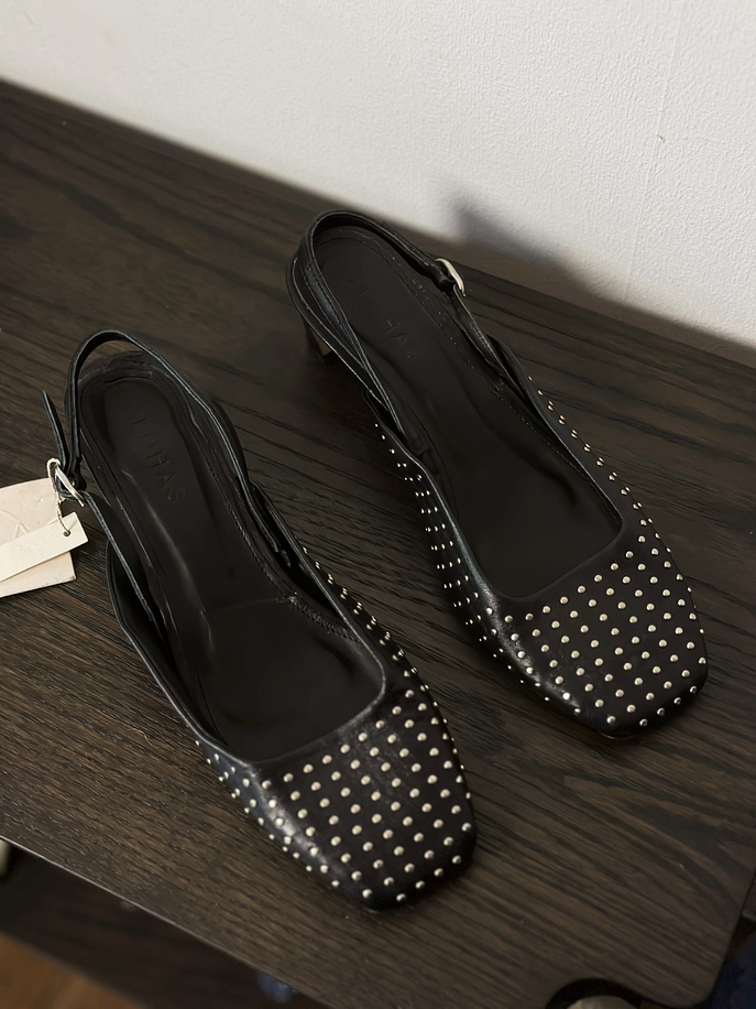 puntas negras con tachas  2