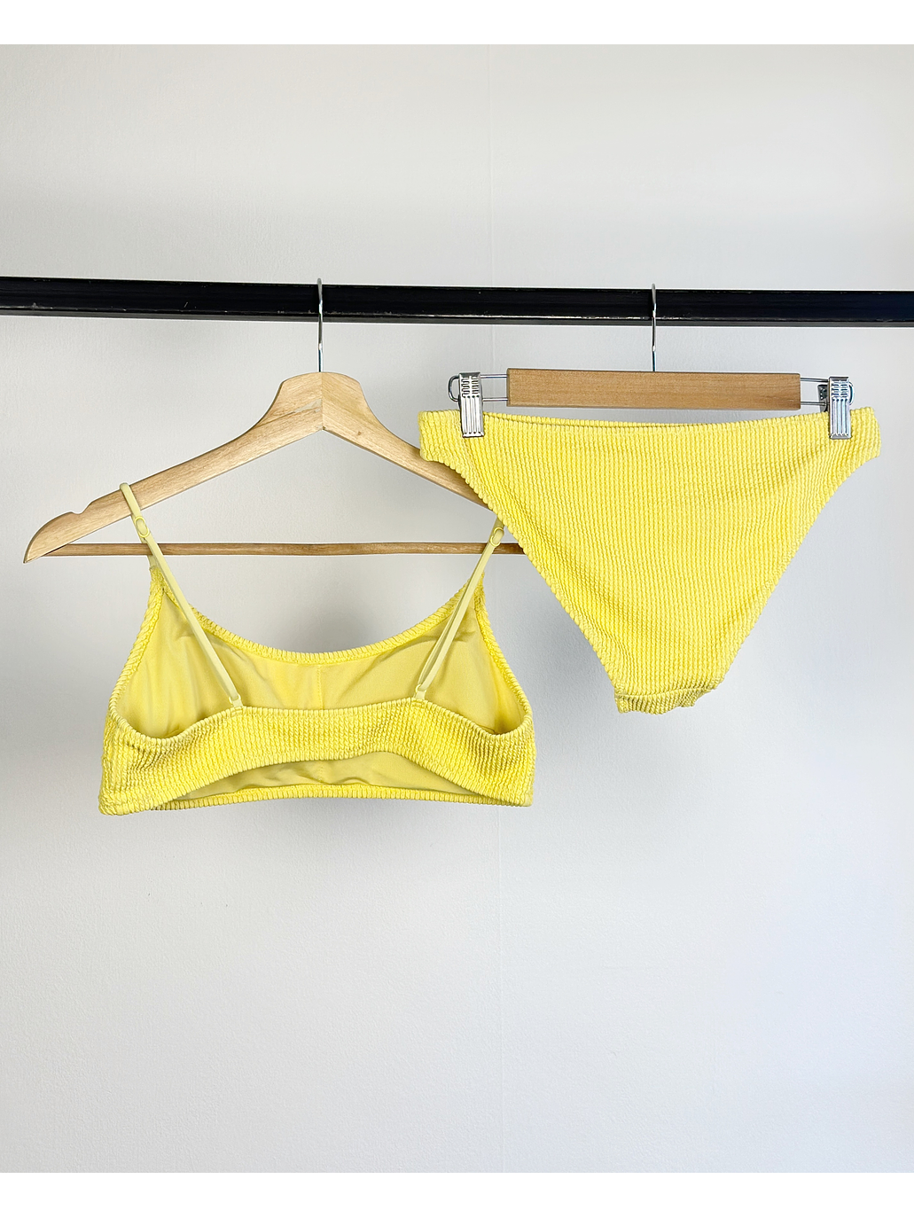 Bikini amarillo textura 3