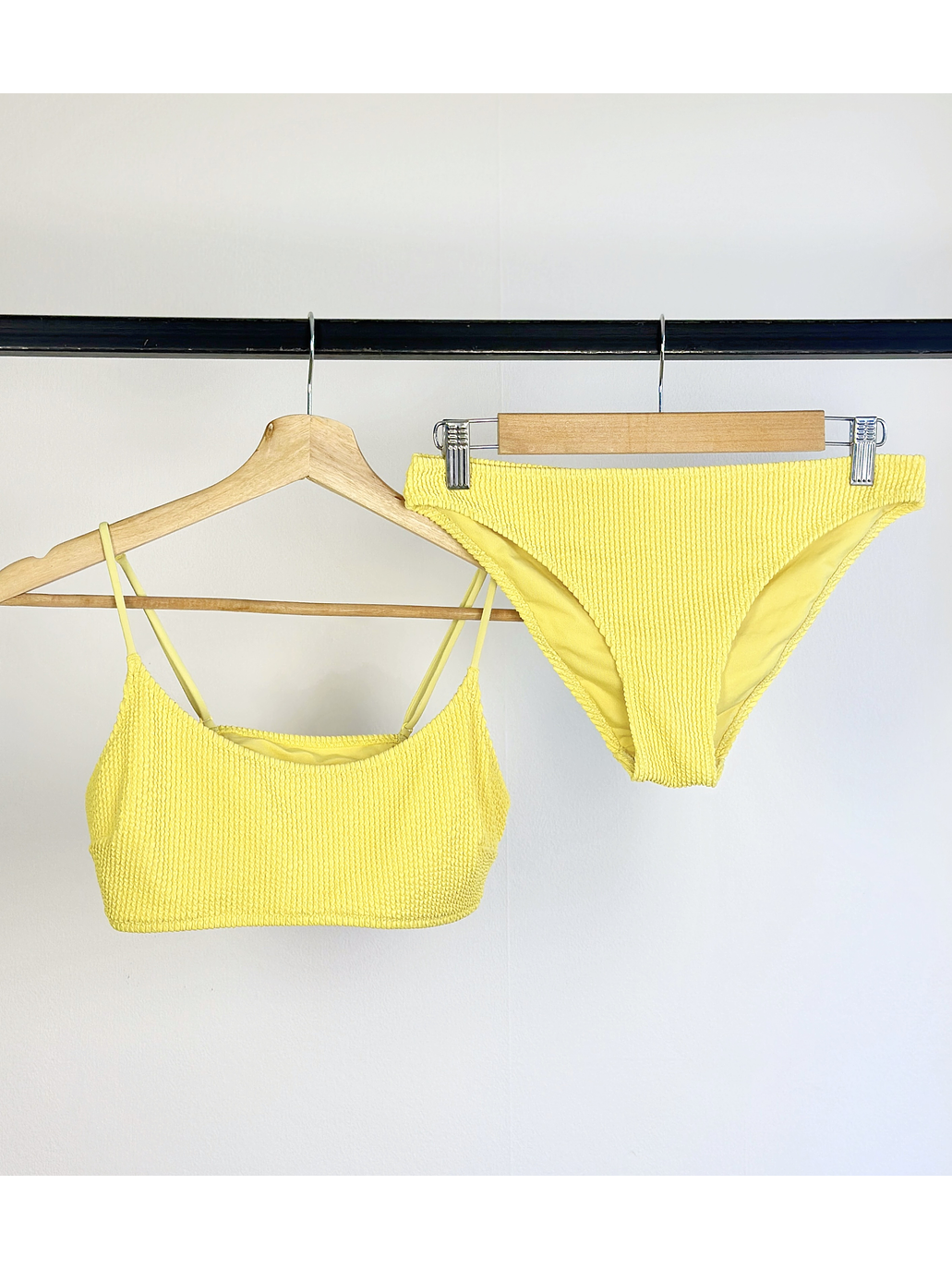 Bikini amarillo textura 1