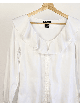 Camisa blanca vuelos