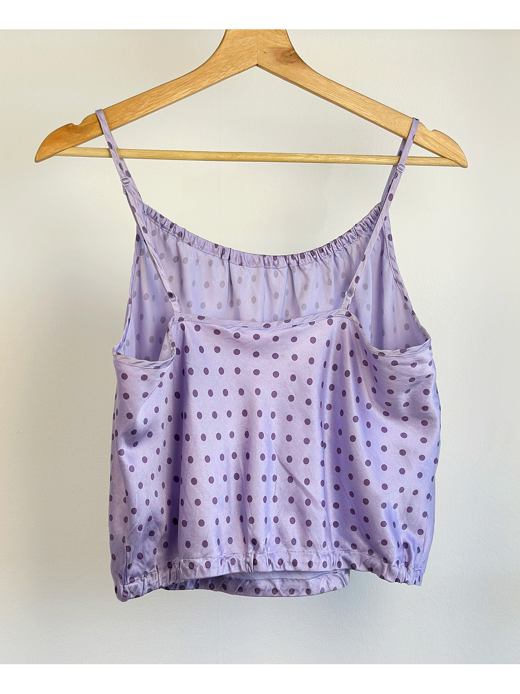 Top satinado lila con puntos  3